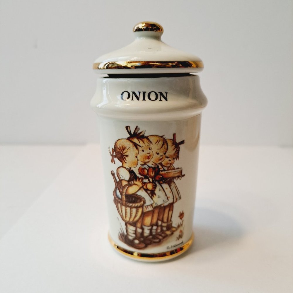 M J Hummel Porcelain Kitchen Spice Jar 24kt Gold Trim ONION vintage 1987